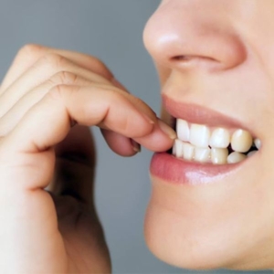 4 thói quen gây hại sức khỏe răng miệng
