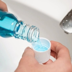 Có nên dùng nước súc miệng sau khi đánh răng?