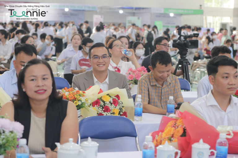 Ông Nguyễn Thanh Hiền - Giám Đốc nhân sự Nha khoa Teennie tham gia “Ngày hội việc làm”