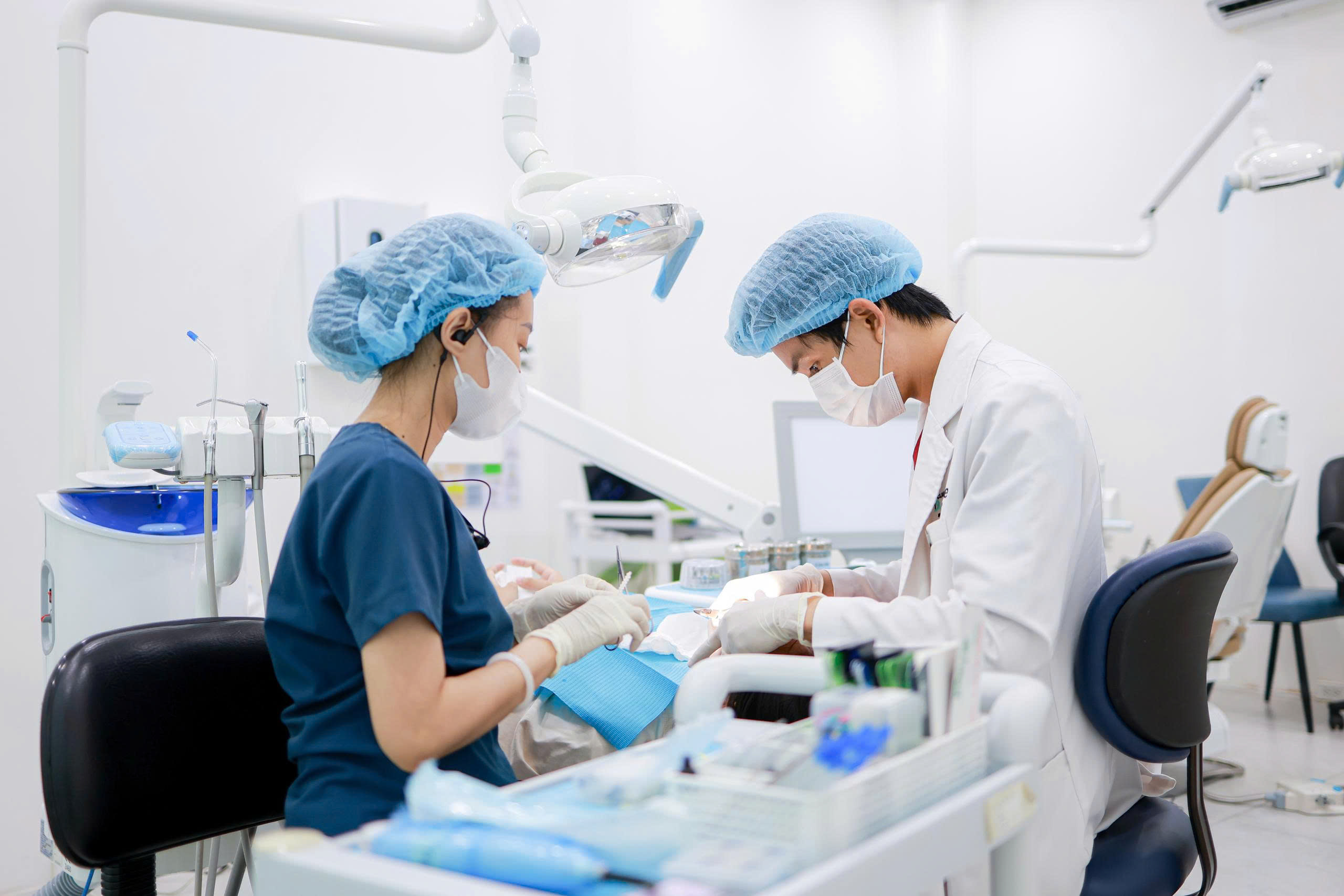 doi ngu bac si nieng rang tai nha khoa teennie clinic