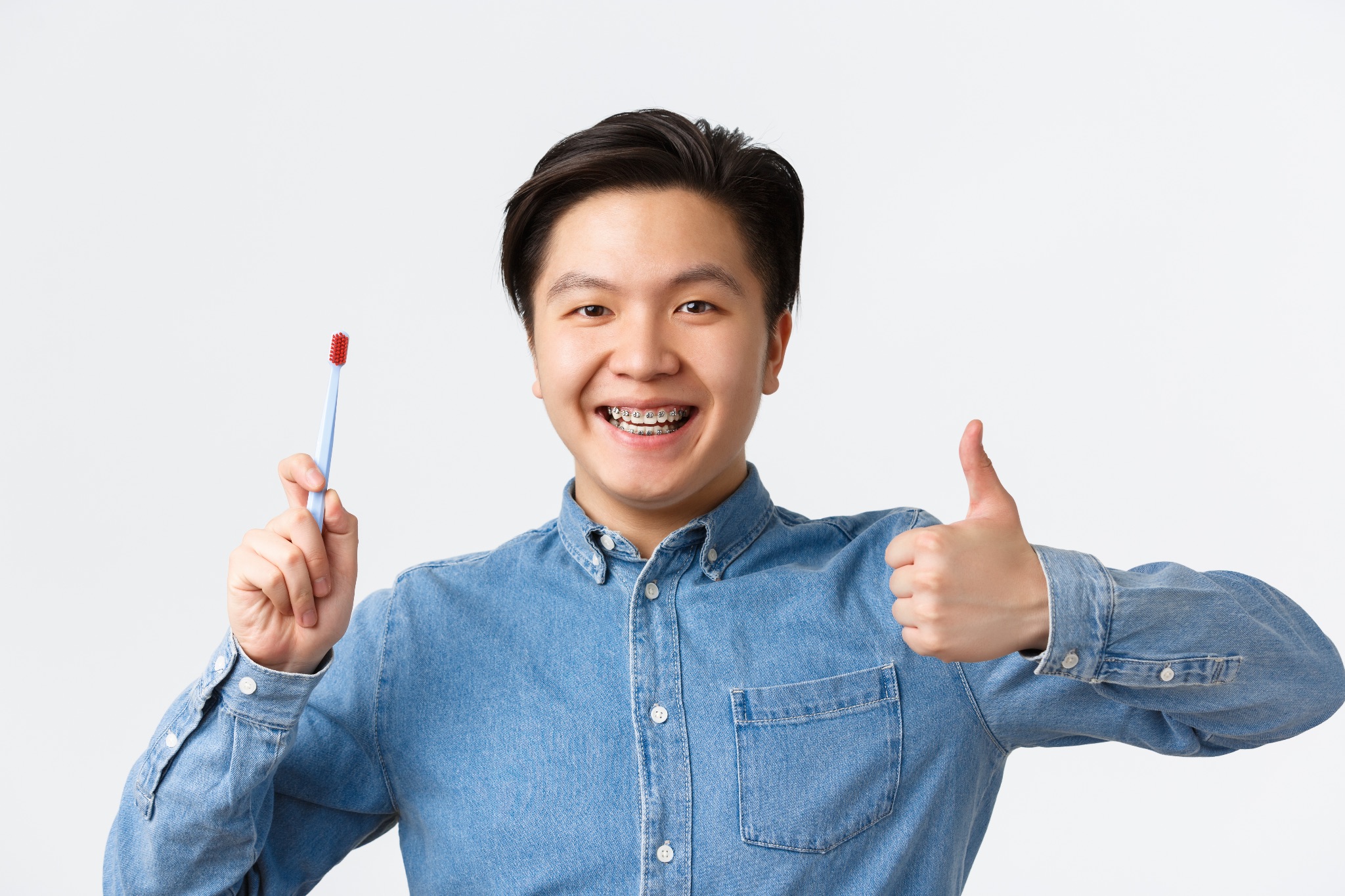 vệ sinh răng khi niềng - hình 2