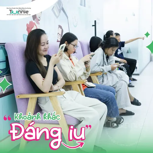 Rộn ràng đồng niềng tại Teennie Clinic - khoảnh khắc khách hàng niềng răng 09