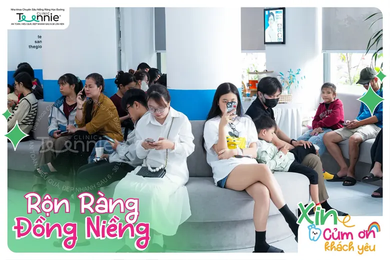 Rộn ràng đồng niềng tại Teennie Clinic - khoảnh khắc khách hàng niềng răng 13