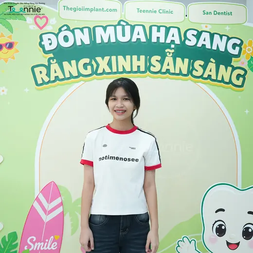 Rộn ràng đồng niềng tại Teennie Clinic - khoảnh khắc khách hàng niềng răng 14