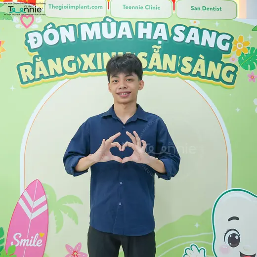 Rộn ràng đồng niềng tại Teennie Clinic - khoảnh khắc khách hàng niềng răng 15