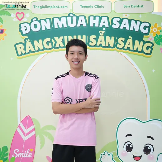 Rộn ràng đồng niềng tại Teennie Clinic - khoảnh khắc khách hàng niềng răng 17