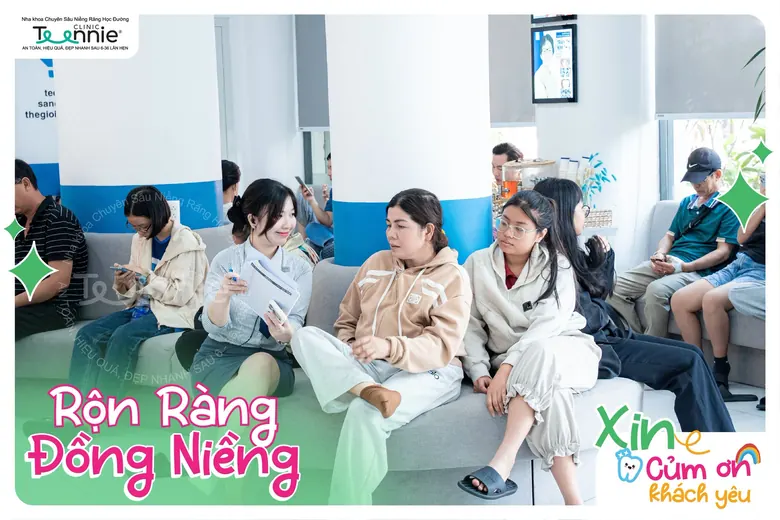 Rộn ràng đồng niềng tại Teennie Clinic - khoảnh khắc khách hàng niềng răng 20
